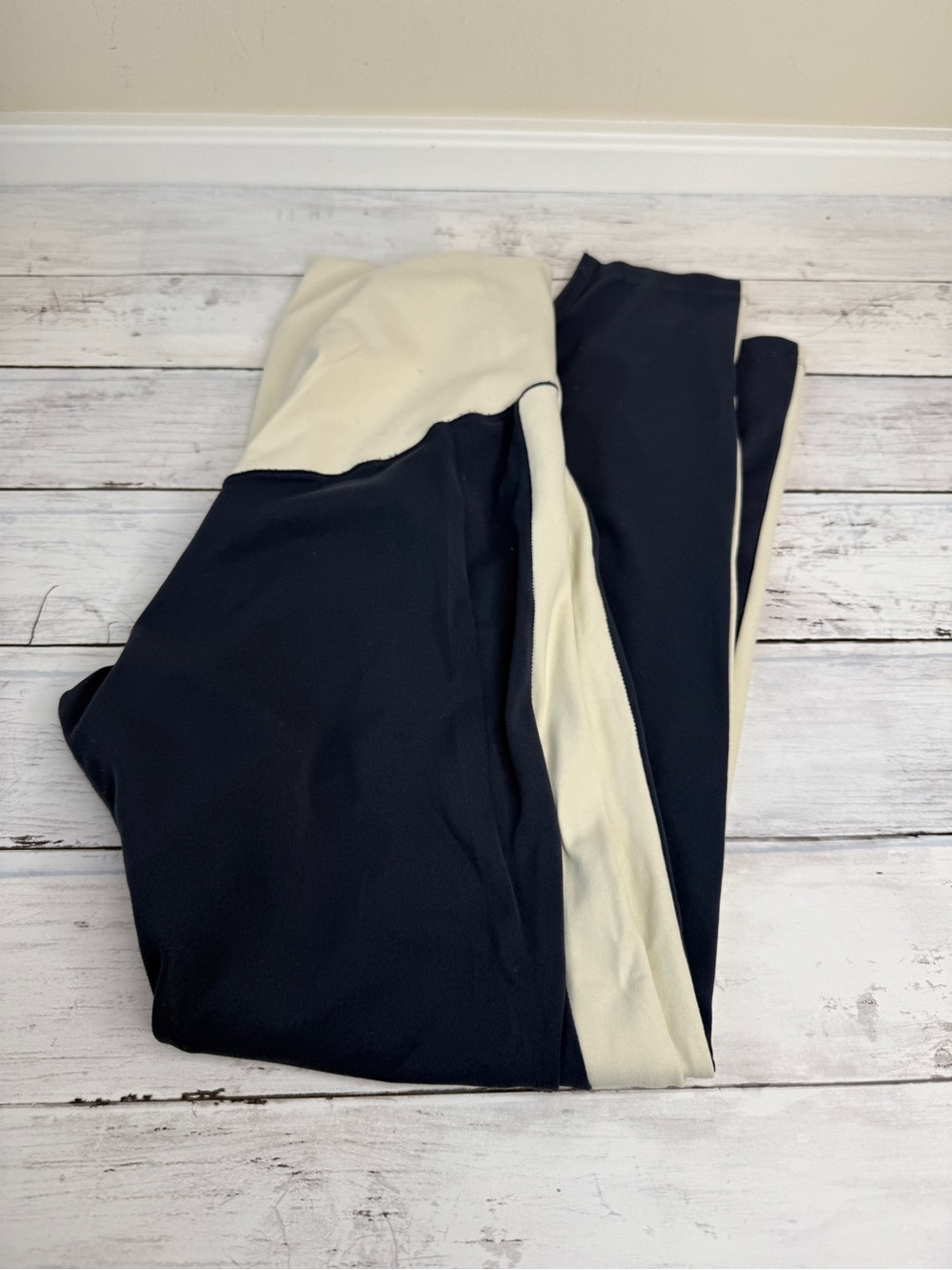 Maternity Old Navy Black and Cream Colorblock Leggings